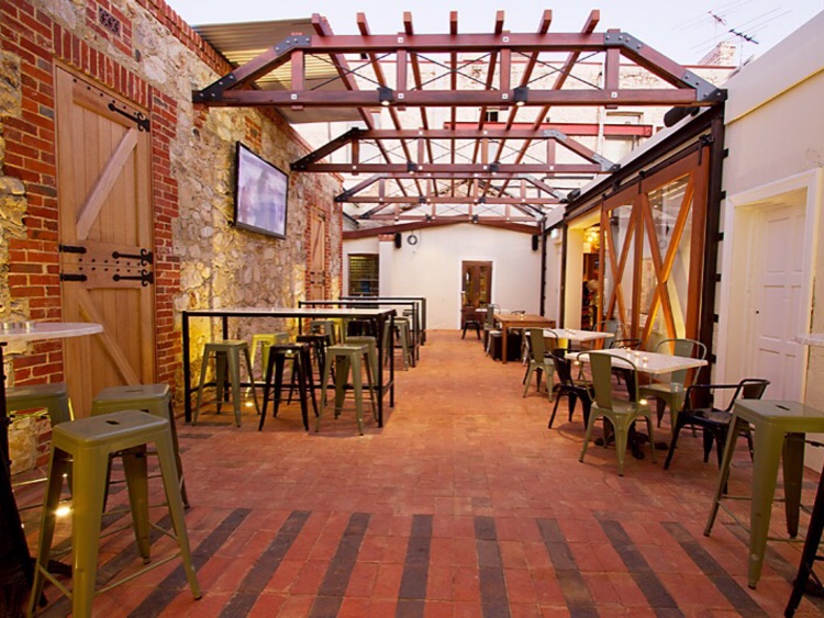 Royal Oak Hotel slider image
