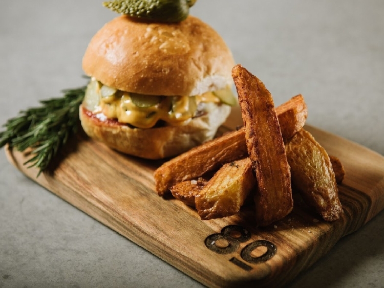 80 Bar And Cafe slider image