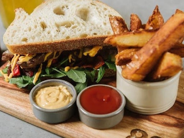 80 Bar And Cafe slider image