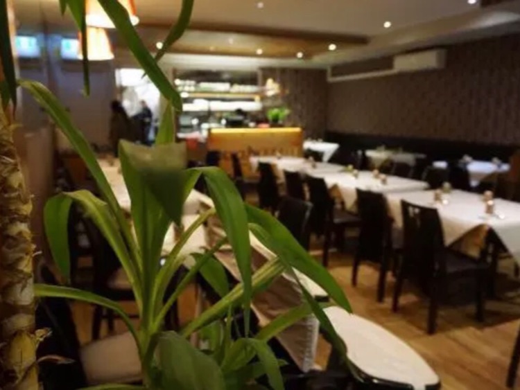 BaahuBali Indian Restaurant slider image