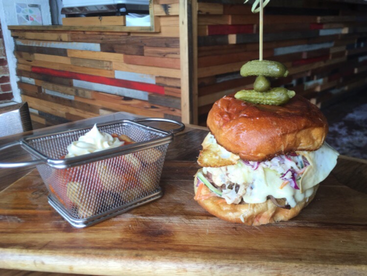 Lola slider image