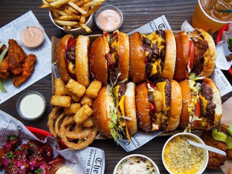RoyAl's Chicken and Burgers slider image