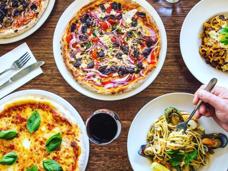 Pizza E Vino slider image