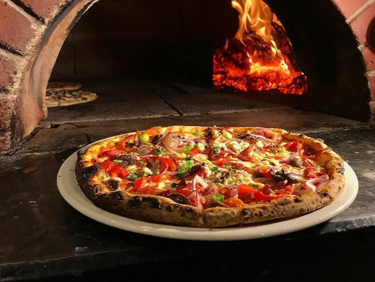 Pizza E Vino slider image